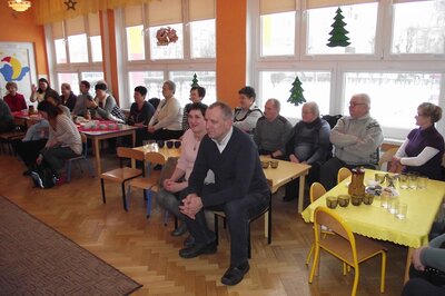 Niejednemu dziadkoi zakręciła sie łża w oku. 